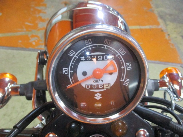 走行もまだまだの４３７９０ｋｍ！この後期モデルのＦｉのＳＴ２５０Ｅは燃料消費率１Ｌ＝４８ｋｍ！！